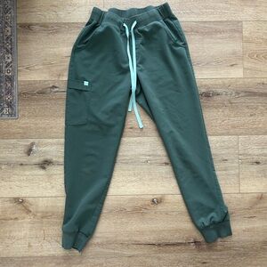 SET Garde-Malade Green Scrub Set – Top & Jogger Pants – Size S – Made in Canada